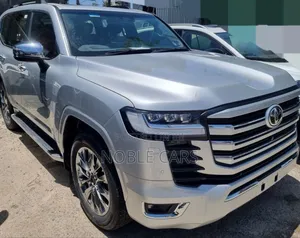 Photo - New Toyota Land Cruiser LC300 2023 Silver