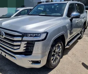New Toyota Land Cruiser LC300 2023 Silver