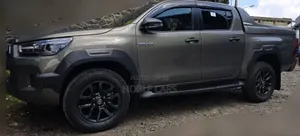 New Toyota Hilux 2024 Gold