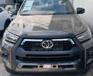 New Toyota Hilux 2024 Gold