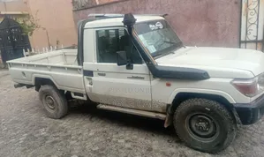 Photo - Toyota Land Cruiser 2007 White