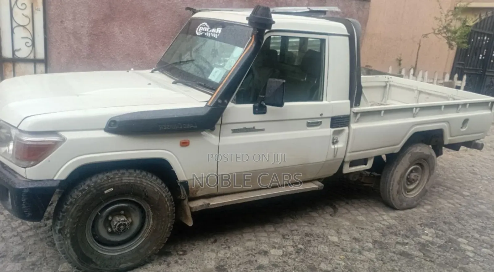 Toyota Land Cruiser 2007 White