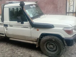 Toyota Land Cruiser 2007 White