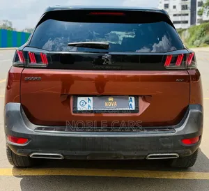 Peugeot 5008 2022 Brown