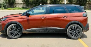 Peugeot 5008 2022 Brown