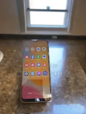 Photo - New Samsung Galaxy F04 64 GB Gray