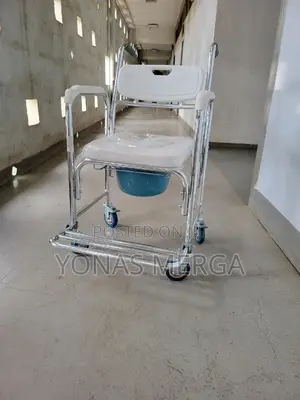 Photo - Bedside Commode for Disabled辟zwheelchair Commode Offers Long Solution