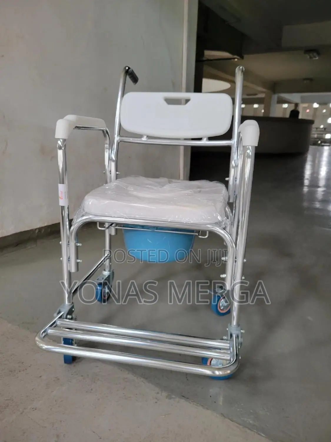 Toilet Chair召喚commode Pot駮你shower Seat With Wheels and Built in Toilet