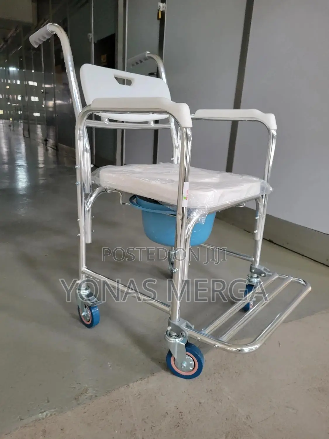 Folding Feet 窗፯3 in 1 Chair With Built-in Toilet∞~Commode Chair