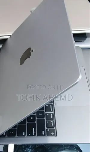 New Laptop Apple MacBook 8GB Intel Core M2 SSD 256GB