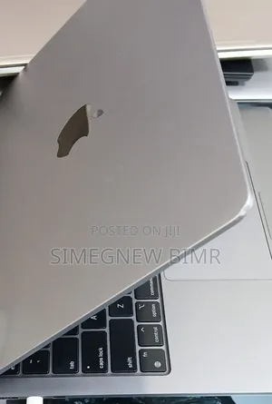 New Laptop Apple MacBook Air 2022 M2 8GB Apple M2 SSD 256GB