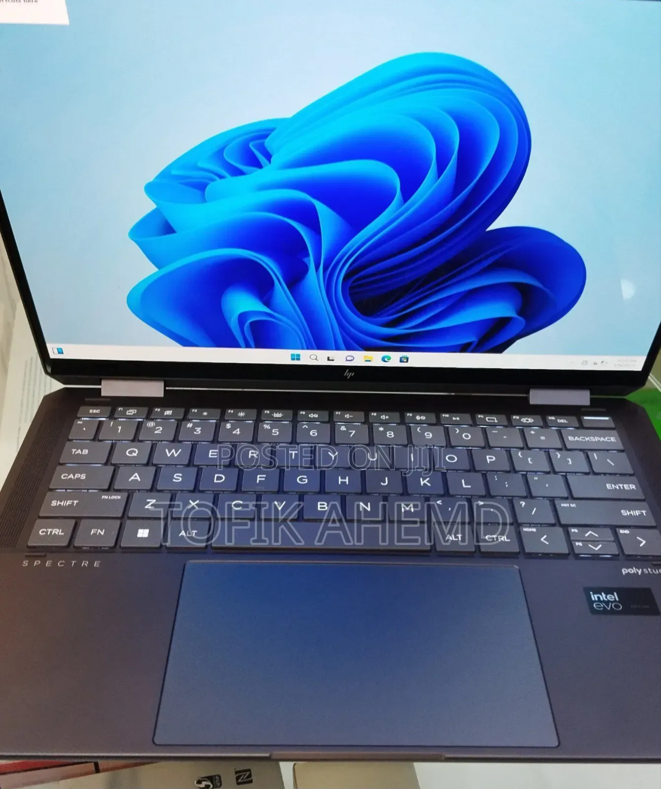 New Laptop HP Spectra 13 32GB Intel Core Ultra 7 SSD 2T