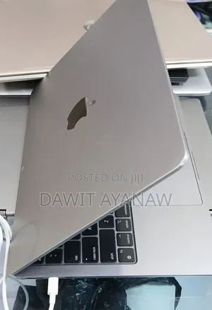 Photo - New Laptop Apple MacBook Air 2022 M2 8GB Apple M2 SSD 256GB