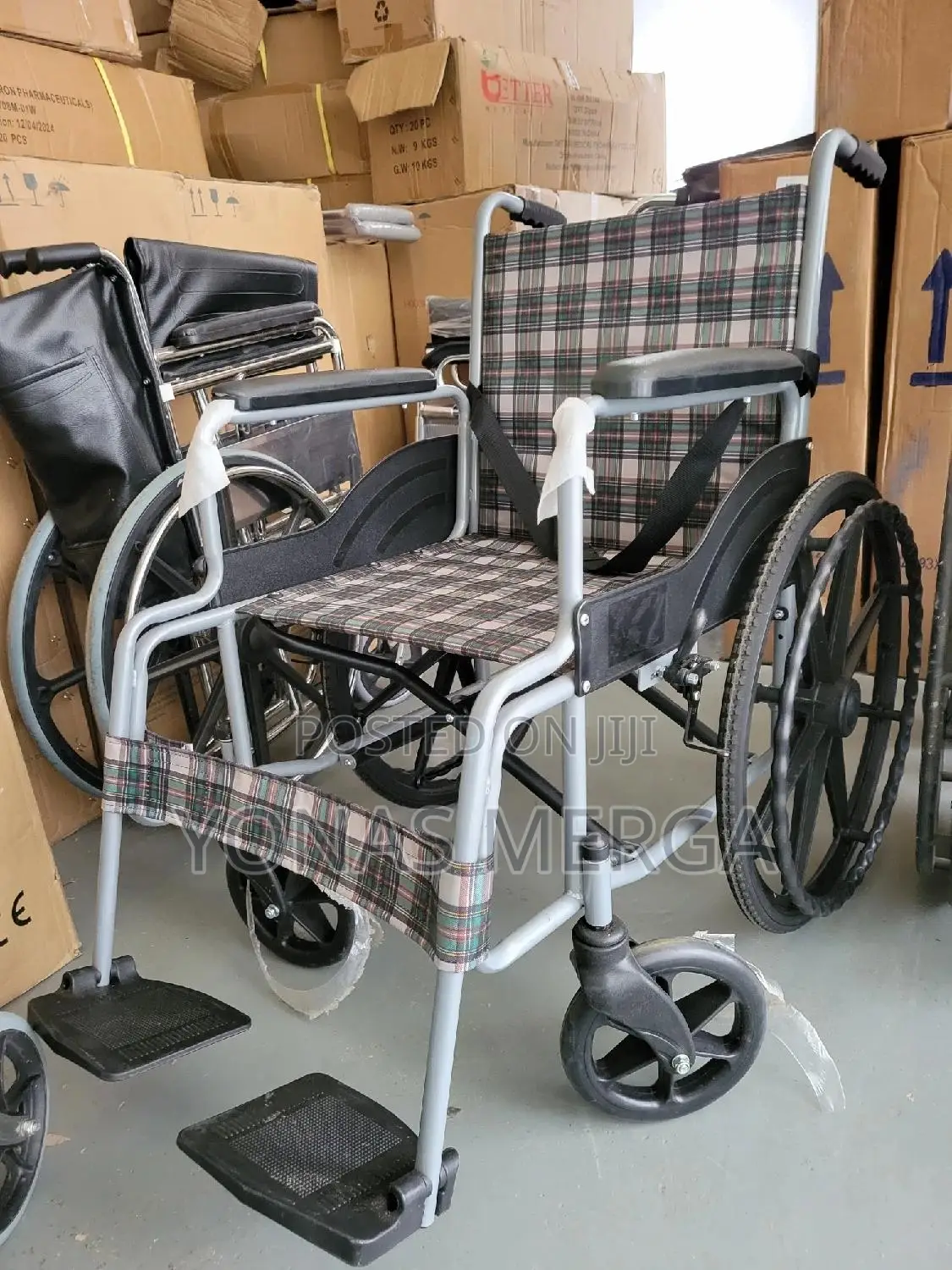 Foldable Wheelchair走額more Spacious That Gives Comfort to the Patient