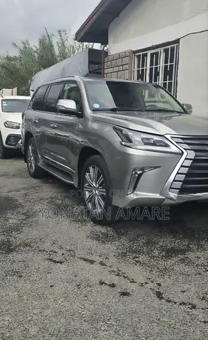 Lexus LX 570 AWD 2017 Silver