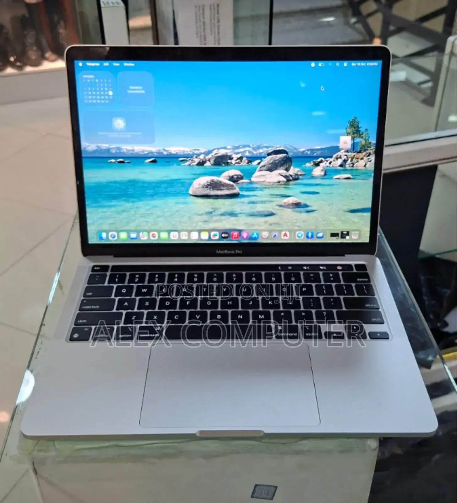 New Laptop Apple MacBook Pro 2022 M2 8GB Apple M2 SSD 512GB