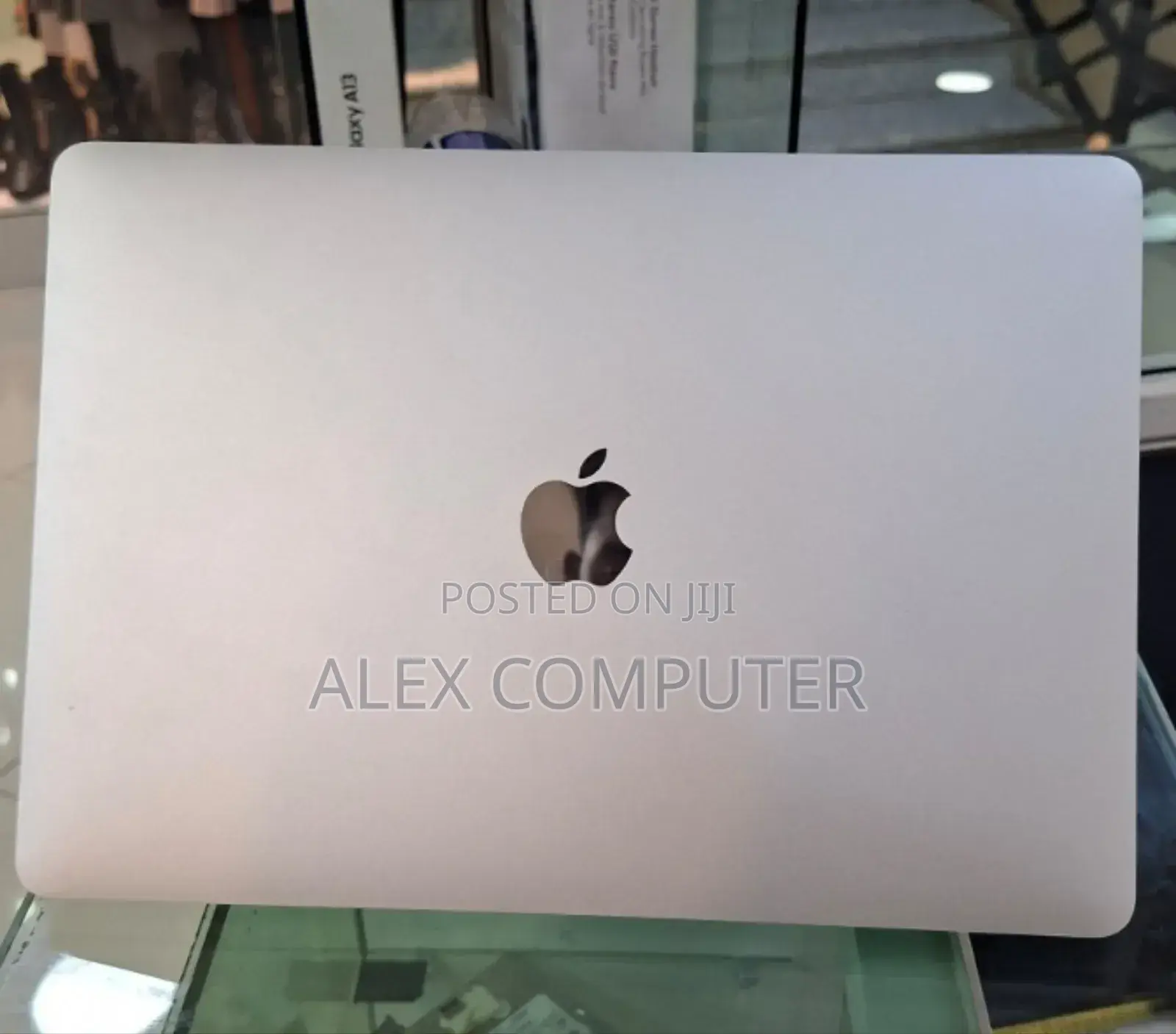 New Laptop Apple MacBook Pro 2022 M2 8GB Apple M2 SSD 512GB