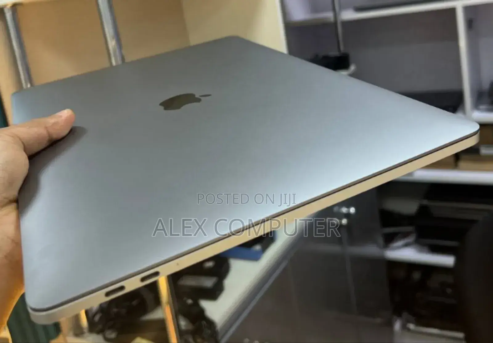 New Laptop Apple MacBook Pro 2019 32GB Intel Core I9 SSD 512GB