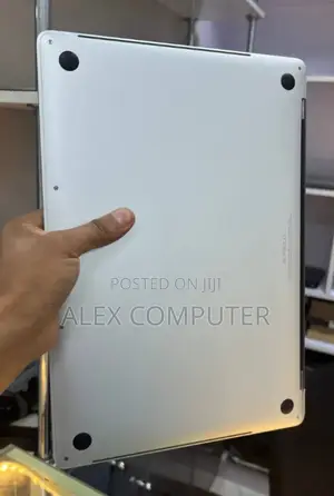 New Laptop Apple MacBook Pro 2019 32GB Intel Core I9 SSD 512GB