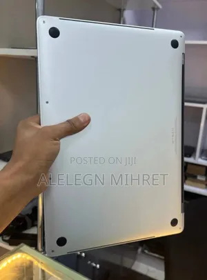 Photo - New Laptop Apple MacBook Pro 2019 32GB Intel Core I9 SSD 512GB