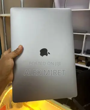 New Laptop Apple MacBook Pro 2019 32GB Intel Core I9 SSD 512GB