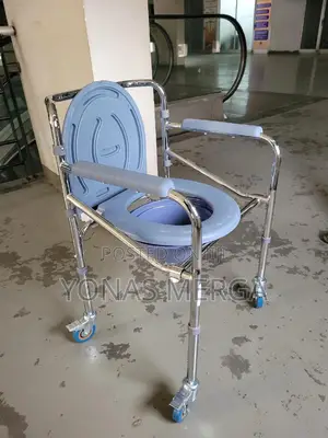 Photo - Comfort:The Toilet Chair三蚩commode Chair Is Suitable for All Floor Type