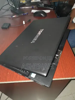 Laptop Toshiba Satellite C850 4GB Intel Core I5 HDD 1T