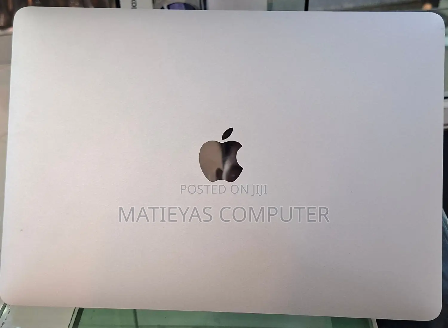 New Laptop Apple MacBook Pro 2022 M2 8GB Apple M2 SSD 512GB