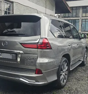 Lexus LX 2017 Gold
