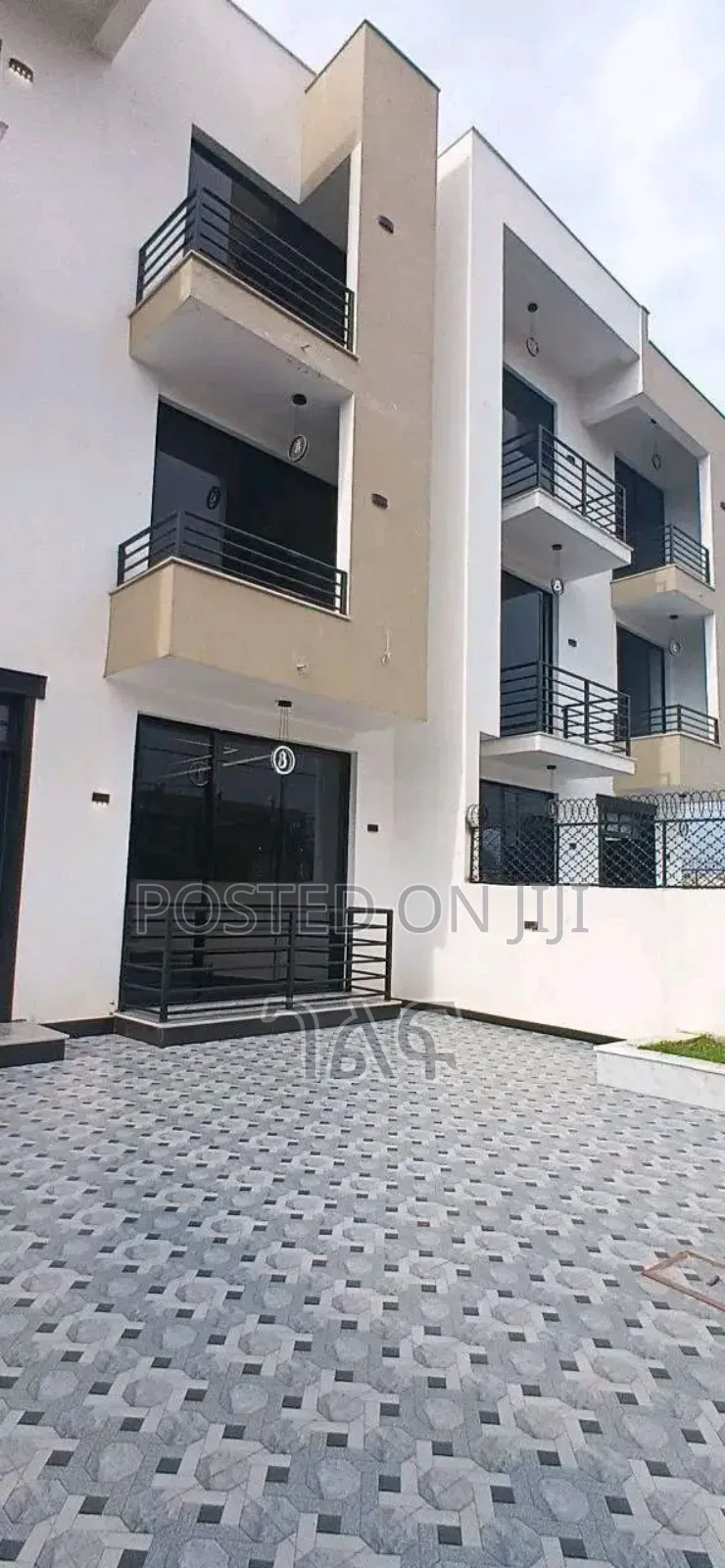 6bdrm House in G+2, Bole for sale