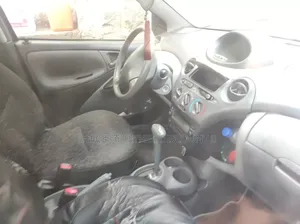 Toyota Vitz 2001 Gray