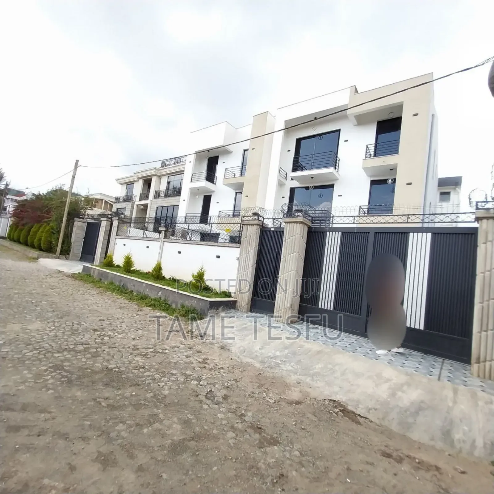 Furnished 8bdrm House in ሀያት ዞን, Bole for sale