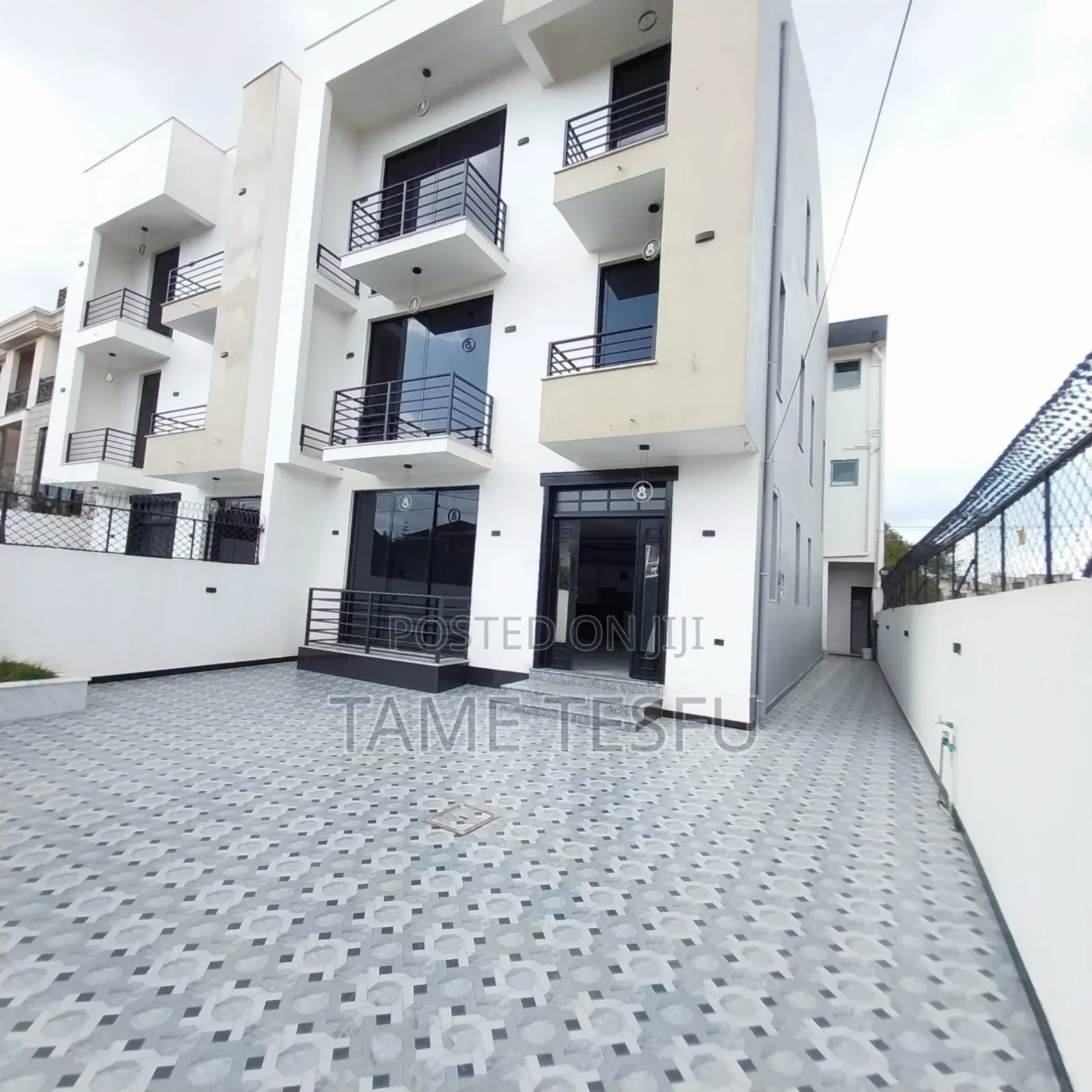 Furnished 8bdrm House in ሀያት ዞን, Bole for sale