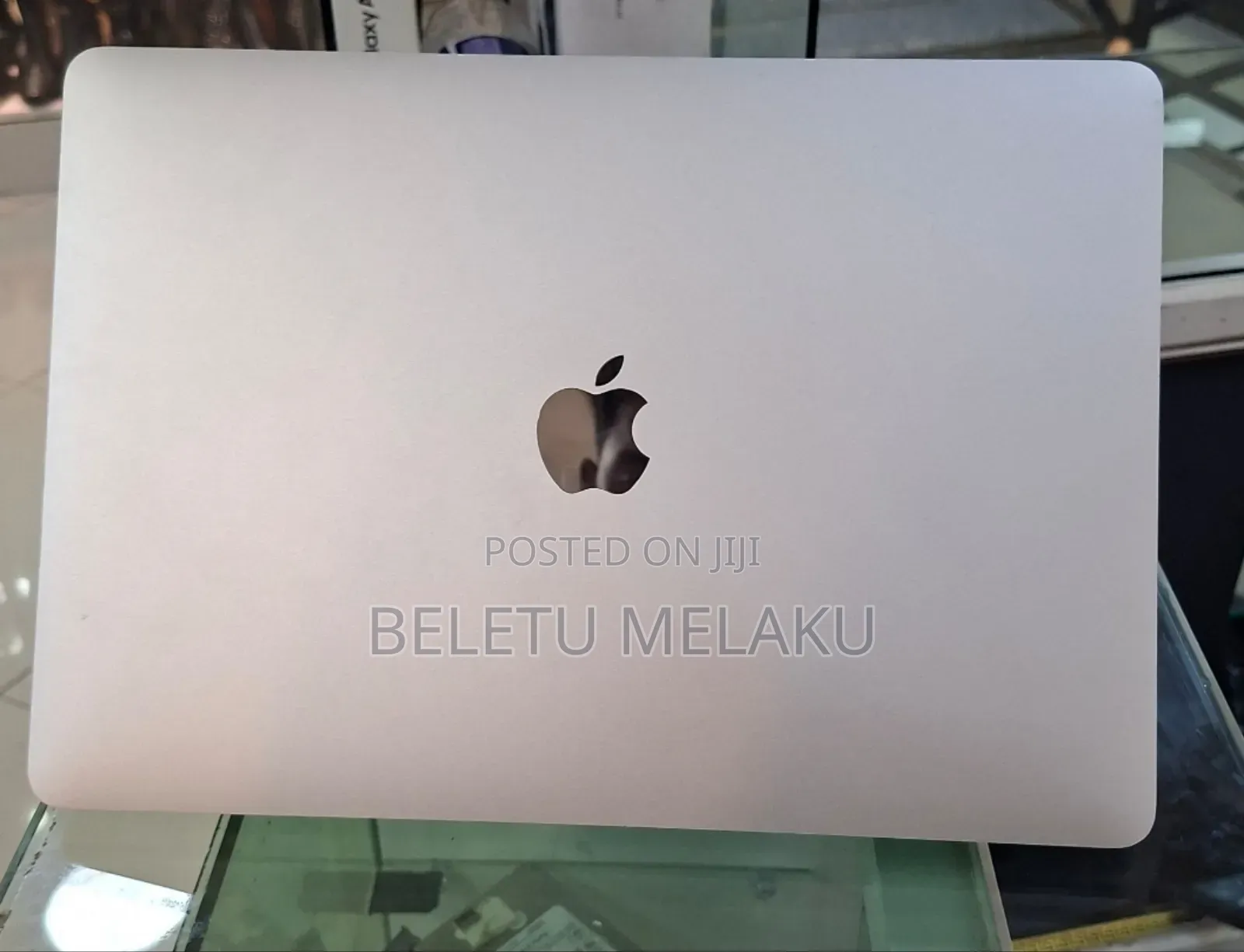New Laptop Apple MacBook Pro 2022 M2 8GB Apple M2 SSD 512GB