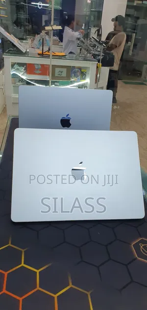 New Laptop Apple MacBook Air 2025 M4 13-Inch 16GB Apple M4 SSD 256GB