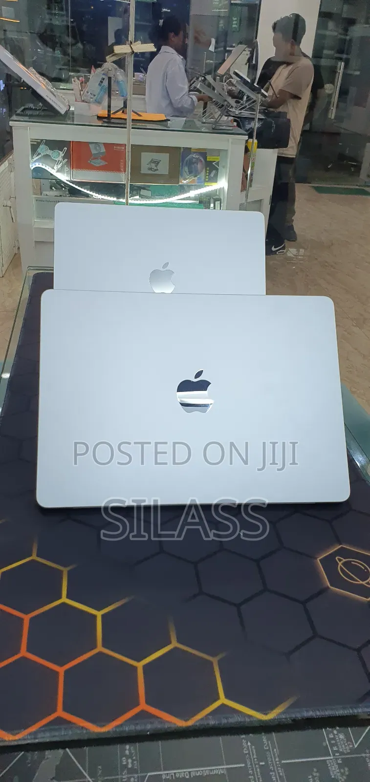 New Laptop Apple MacBook Air 2025 M4 13-Inch 16GB Apple M4 SSD 256GB