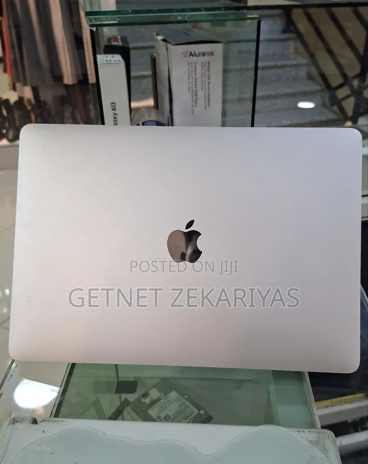 New Laptop Apple MacBook Pro 2023 M2 8GB Apple M2 SSD 512GB