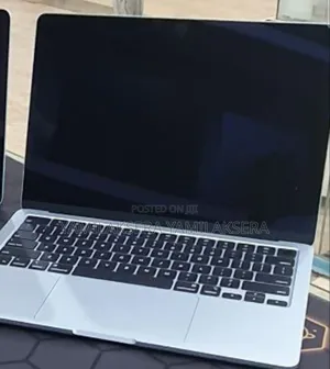 New Laptop Apple MacBook Air 2025 M4 13-Inch 16GB Apple M4 SSD 256GB