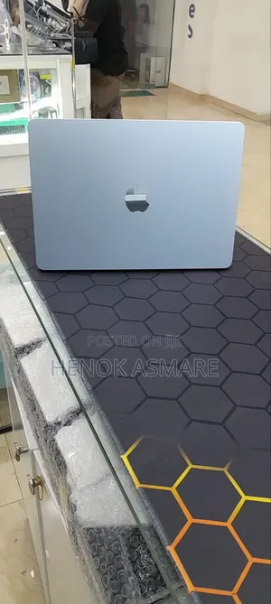 New Laptop Apple MacBook Air 16GB Apple M4 SSD 256GB