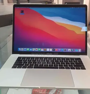 Photo - New Laptop Apple MacBook Pro 2017 16GB Intel Core I7 SSD 256GB