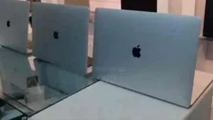 New Laptop Apple MacBook Pro 2017 16GB Intel Core I7 SSD 256GB