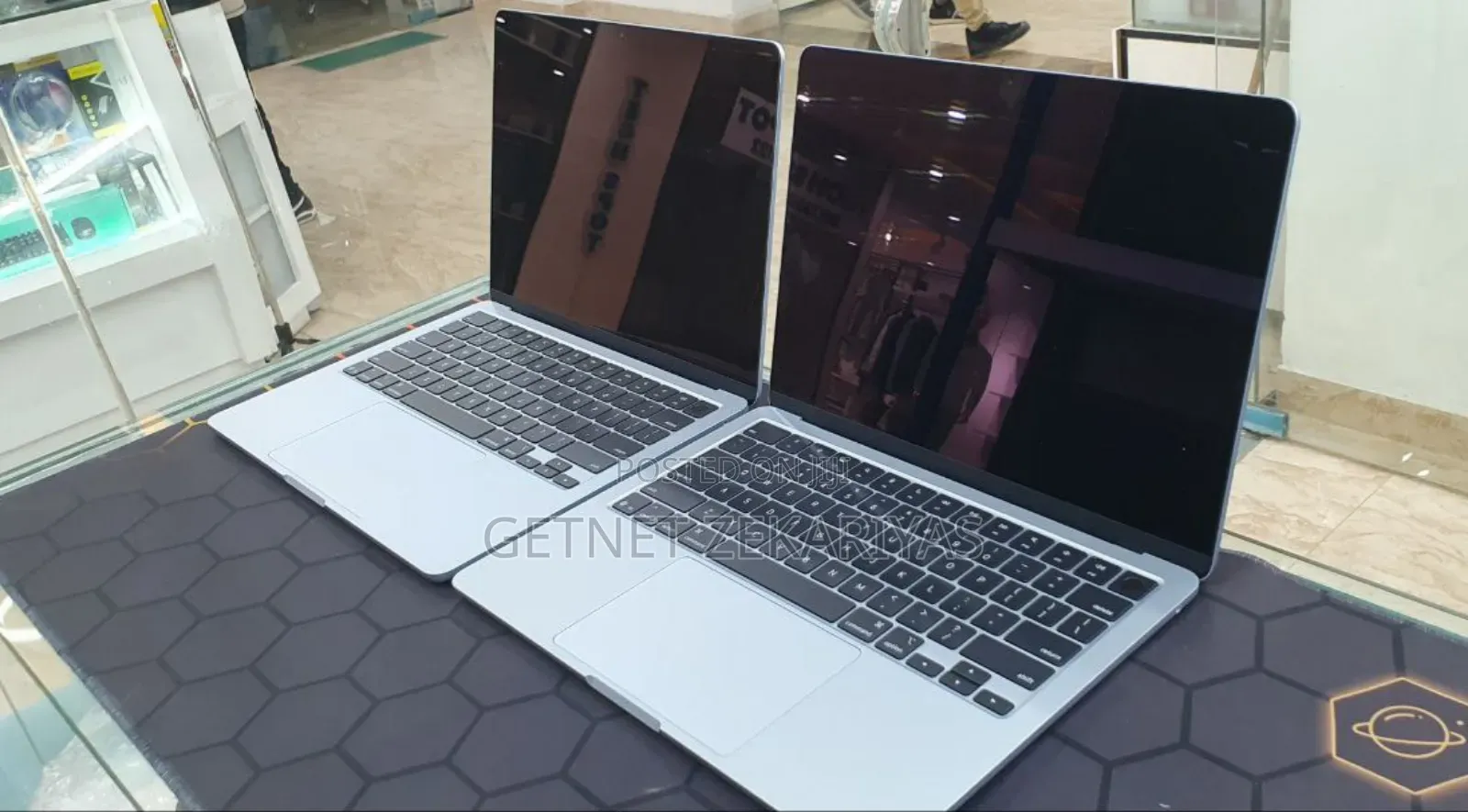 New Laptop Apple MacBook Air 2025 M4 13-Inch 16GB Apple M4 SSD 256GB