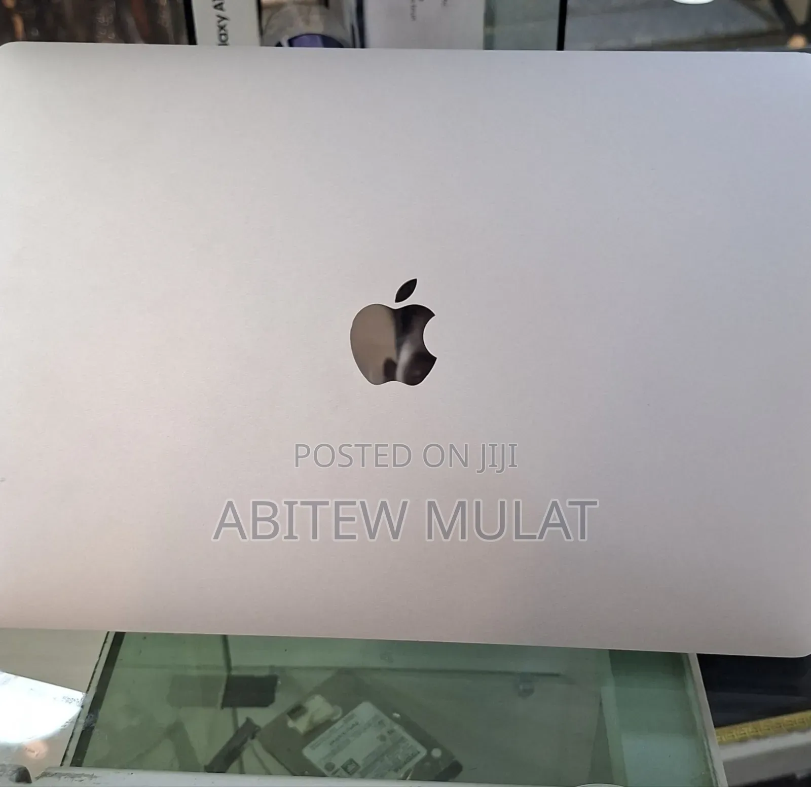 New Laptop Apple MacBook Pro 2022 M2 8GB Apple M2 SSD 512GB
