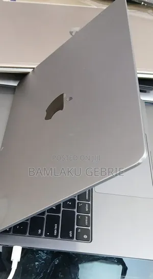 Photo - New Laptop Apple MacBook Air 2022 M2 8GB Apple M2 SSD 256GB