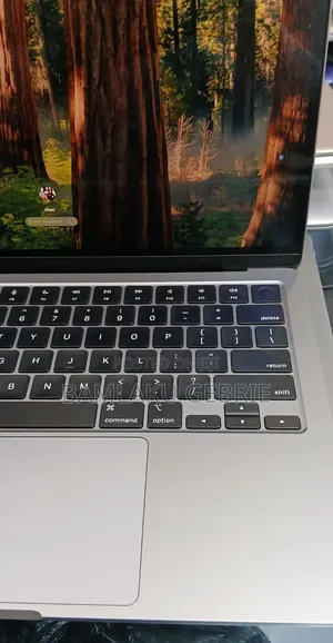 New Laptop Apple MacBook Air 2022 M2 8GB Apple M2 SSD 256GB