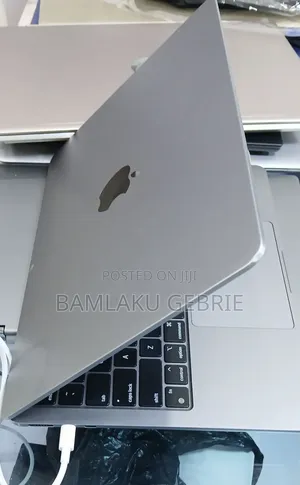 New Laptop Apple MacBook Air 2022 M2 8GB Apple M2 SSD 256GB