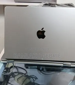 New Laptop Apple MacBook Pro 2022 M2 8GB Apple M2 SSD 512GB