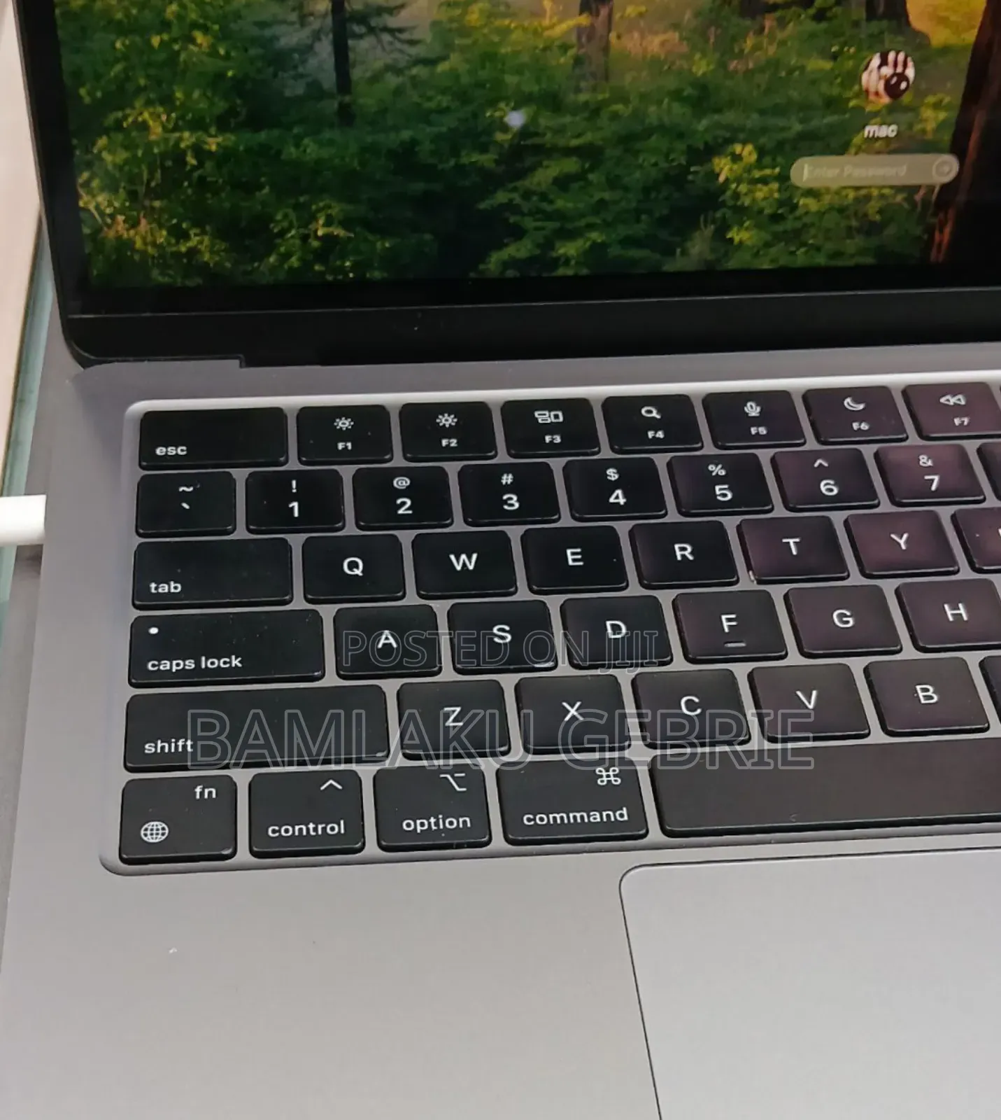 New Laptop Apple MacBook Pro 2022 M2 8GB Apple M2 SSD 512GB