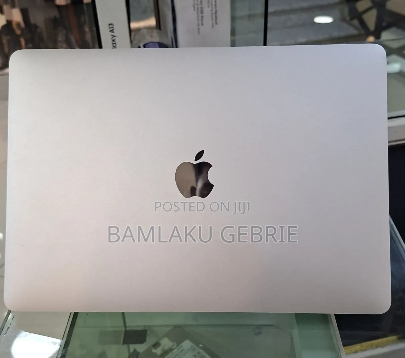 New Laptop Apple MacBook Pro 2022 M2 8GB Apple M2 SSD 512GB