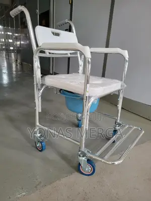 Photo - Commode Chair Toilet Chair, Wheeled邪馬multi-Purpose Chair罔度safe Comfort